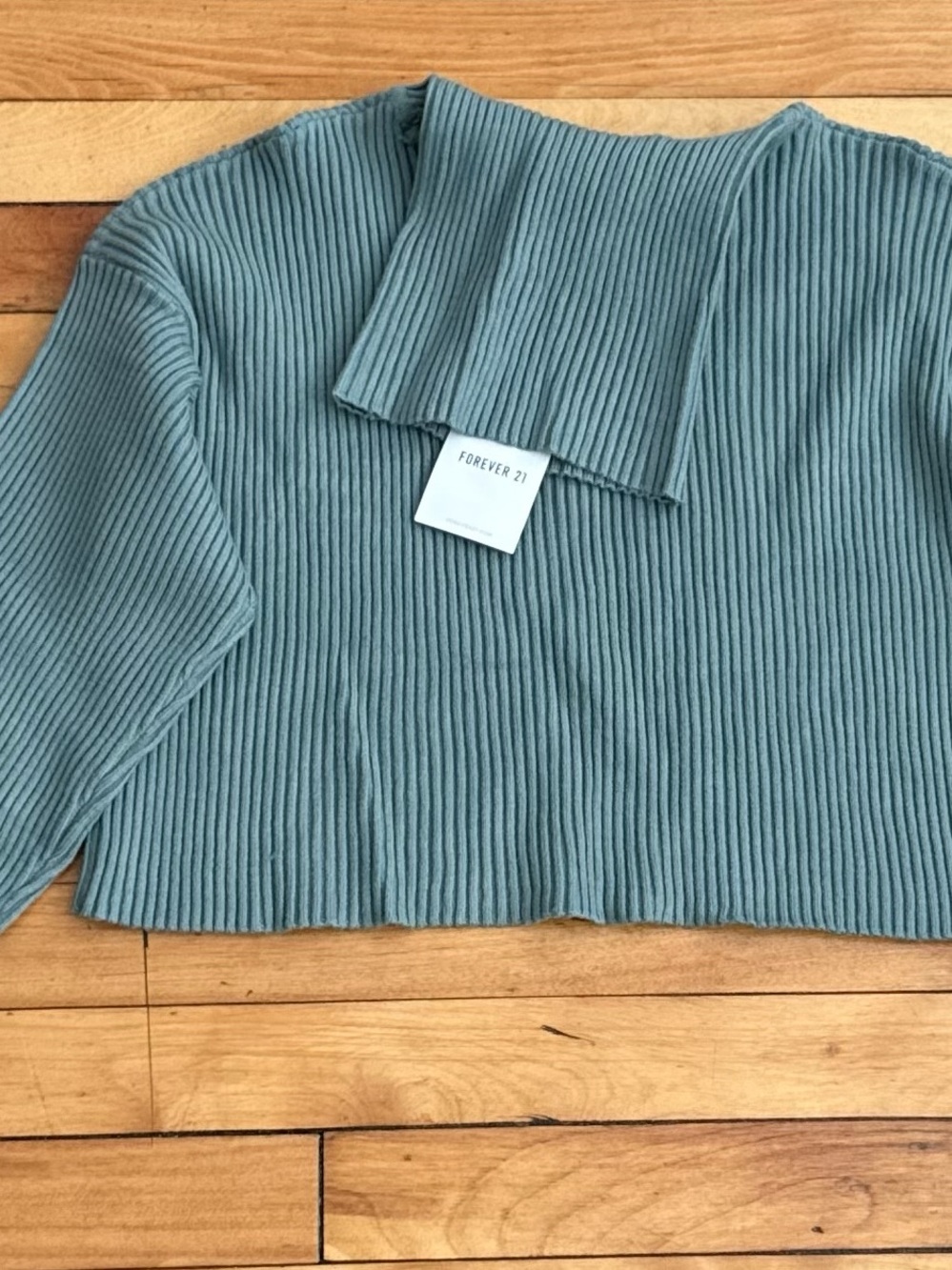 Forever 21 PATRINA Cropped Turtleneck Sweater in Green Size Medium NWT